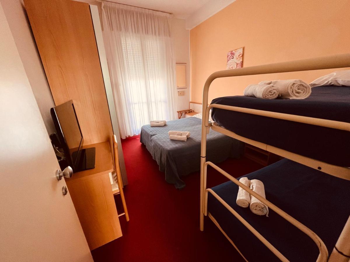 Villa Silvie Rose Cesenatico Exteriör bild