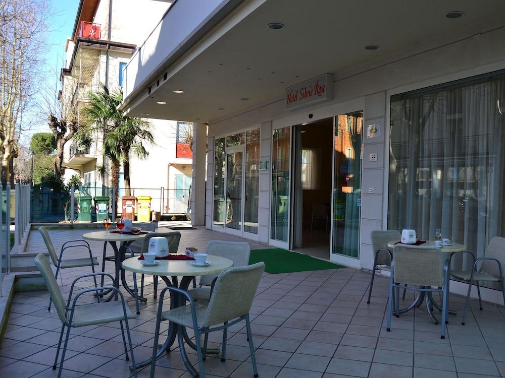 Villa Silvie Rose Cesenatico Exteriör bild