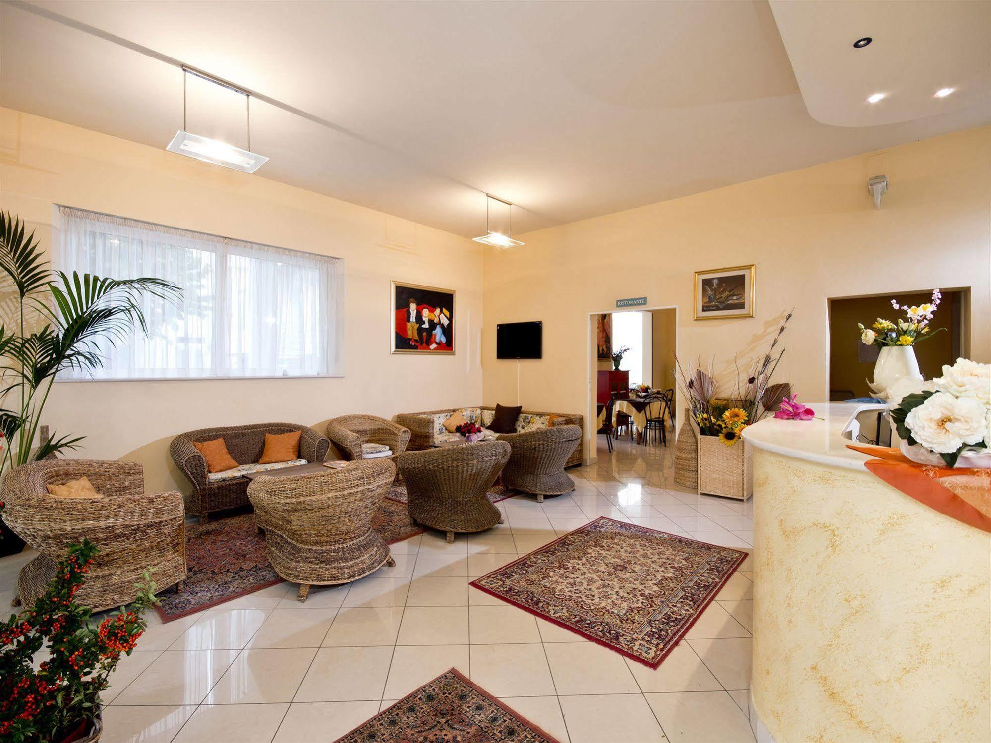 Villa Silvie Rose Cesenatico Exteriör bild