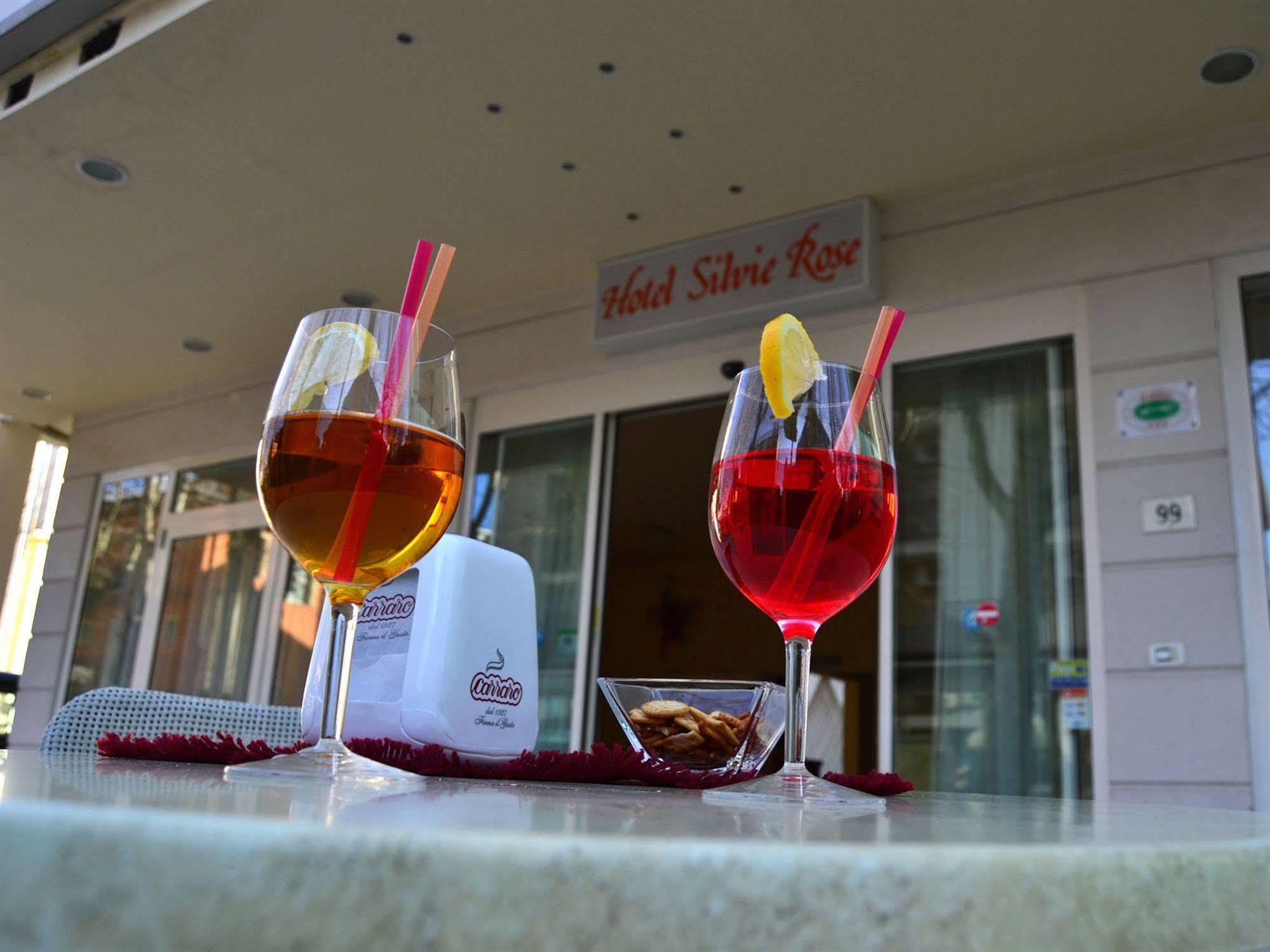 Villa Silvie Rose Cesenatico Exteriör bild
