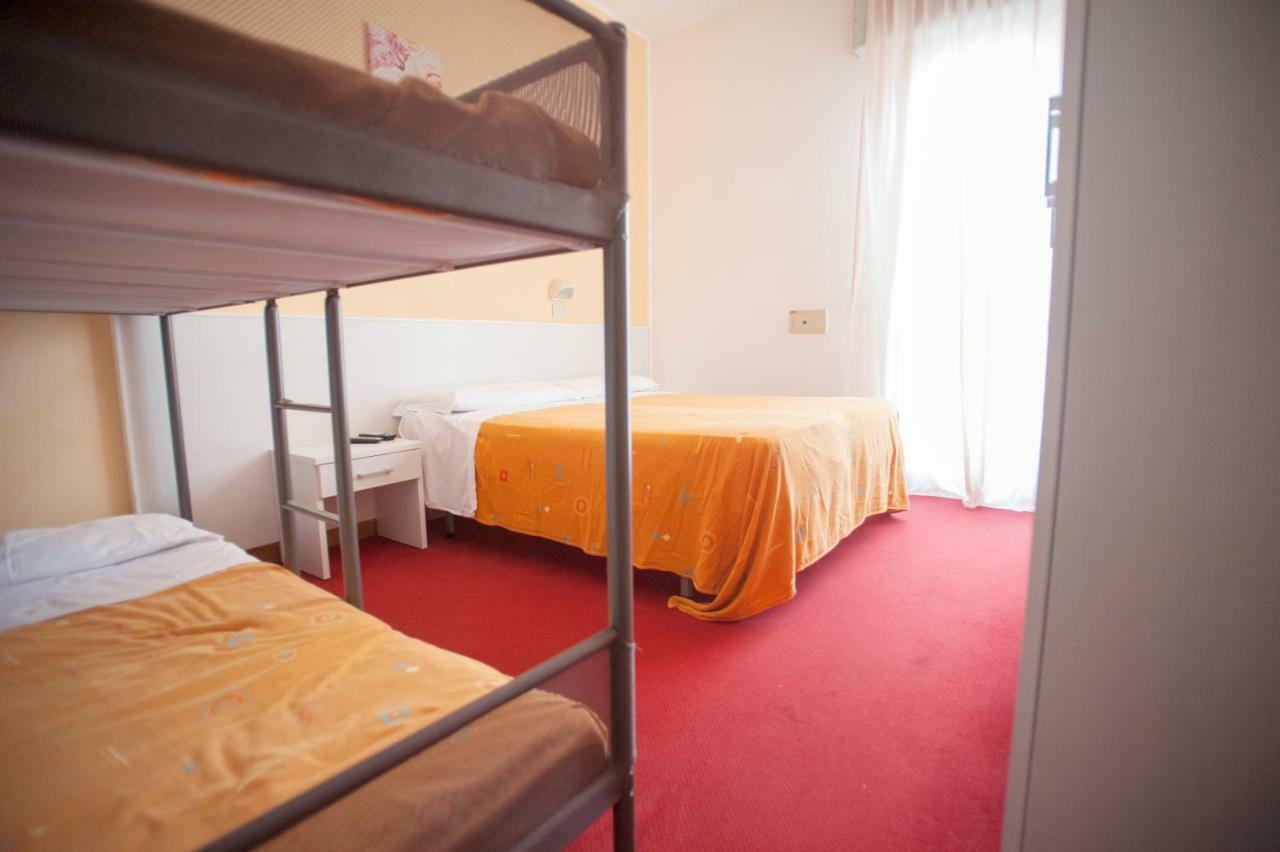 Villa Silvie Rose Cesenatico Exteriör bild