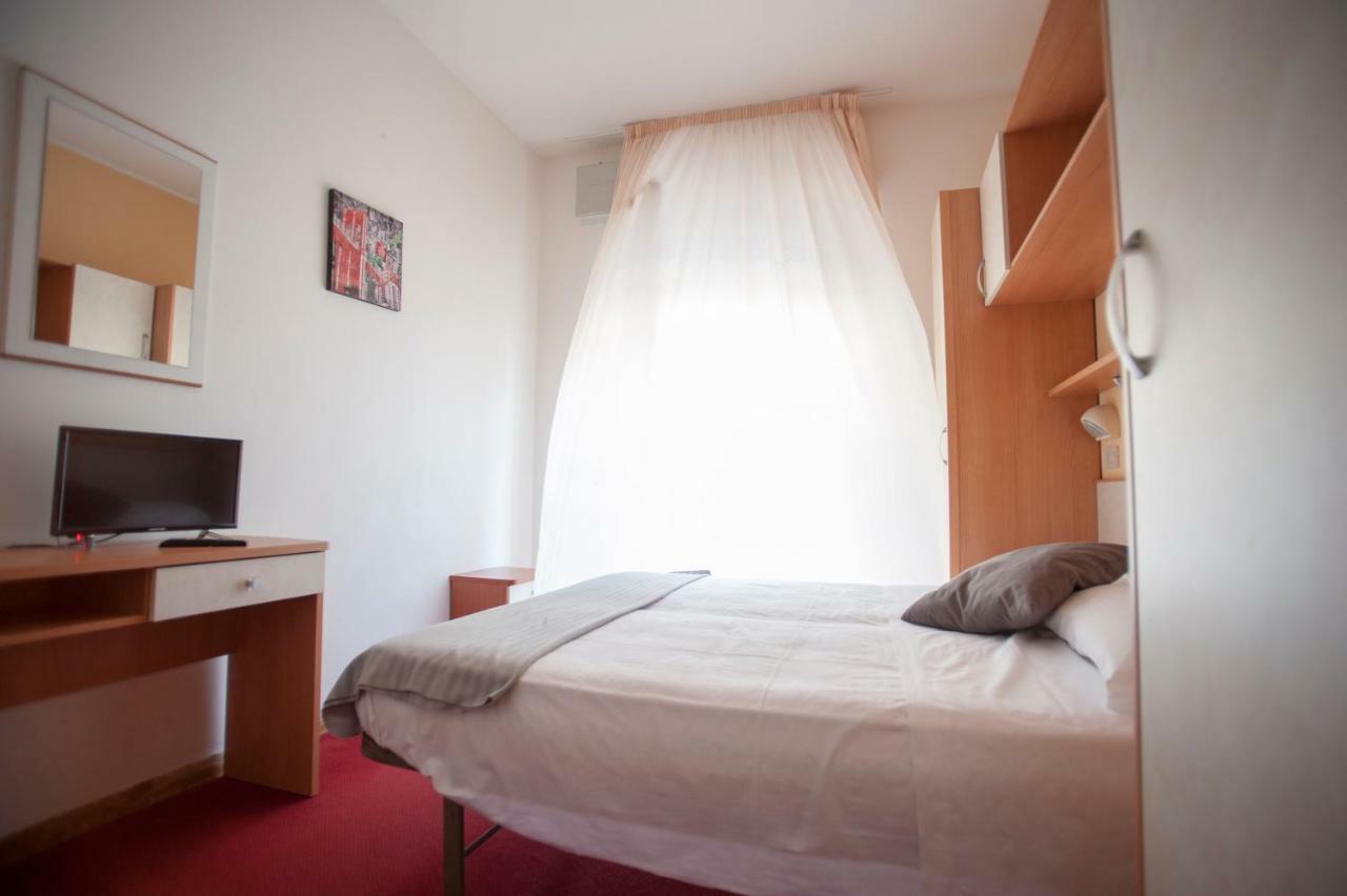 Villa Silvie Rose Cesenatico Exteriör bild