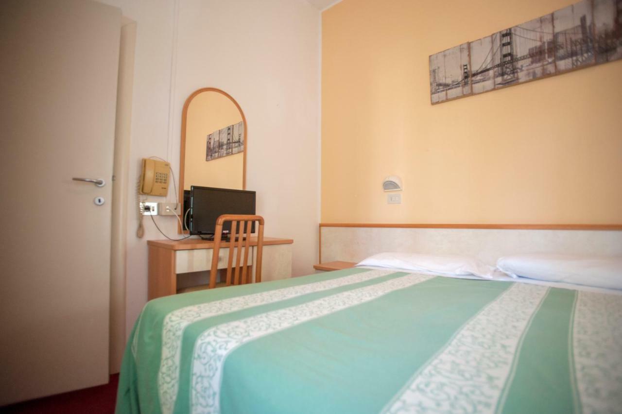 Villa Silvie Rose Cesenatico Exteriör bild