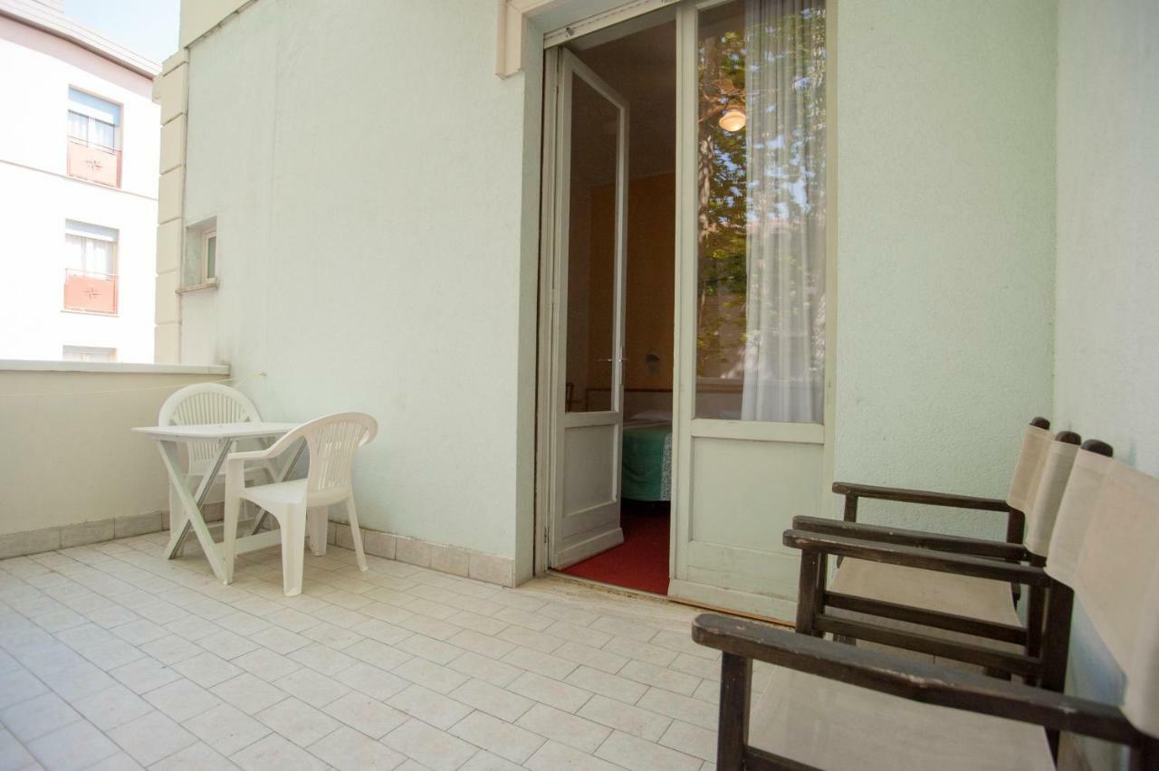 Villa Silvie Rose Cesenatico Exteriör bild